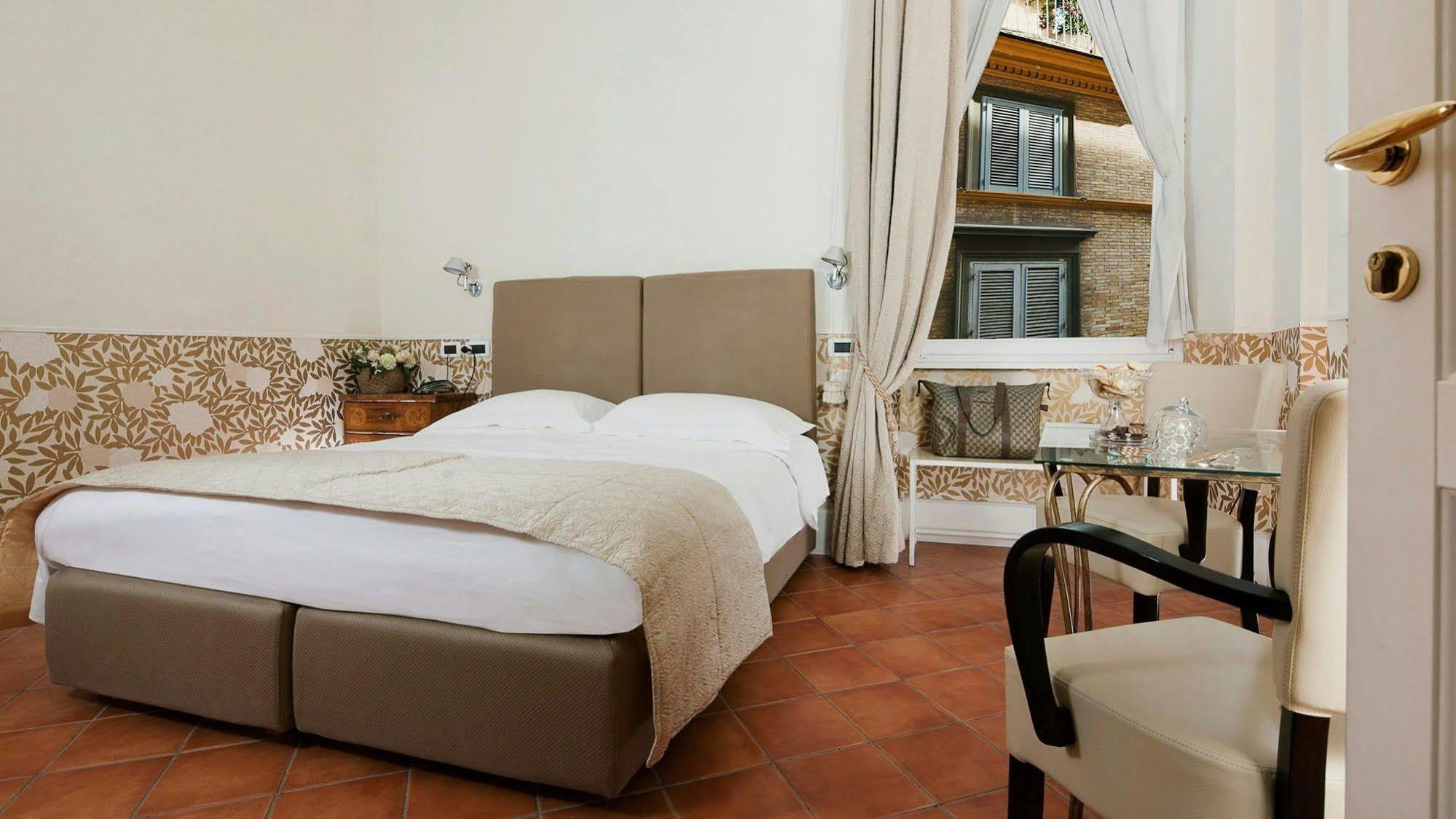 Acomodação com café da manhã  Caesar House Residenze Romane 3*