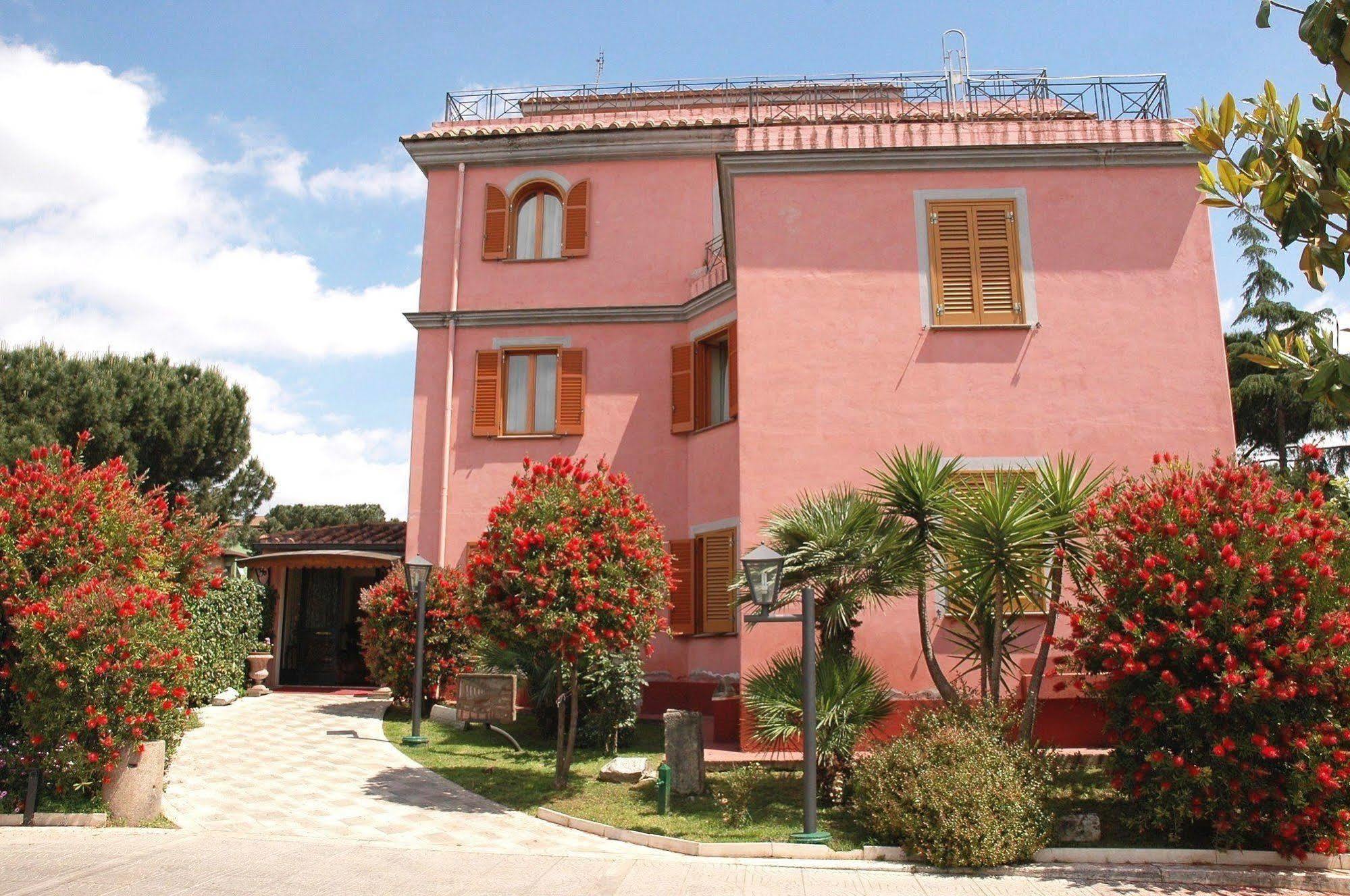 Arco Di Travertino Hotel
