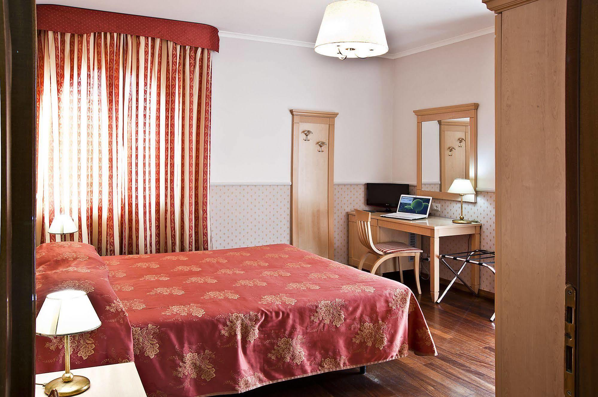 Hotell Arco Di Travertino 2*