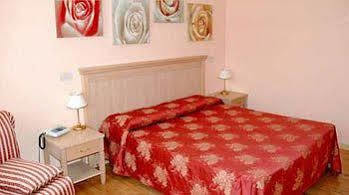 Arco Di Travertino Hotell 2*
