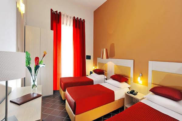 Scott House 3*