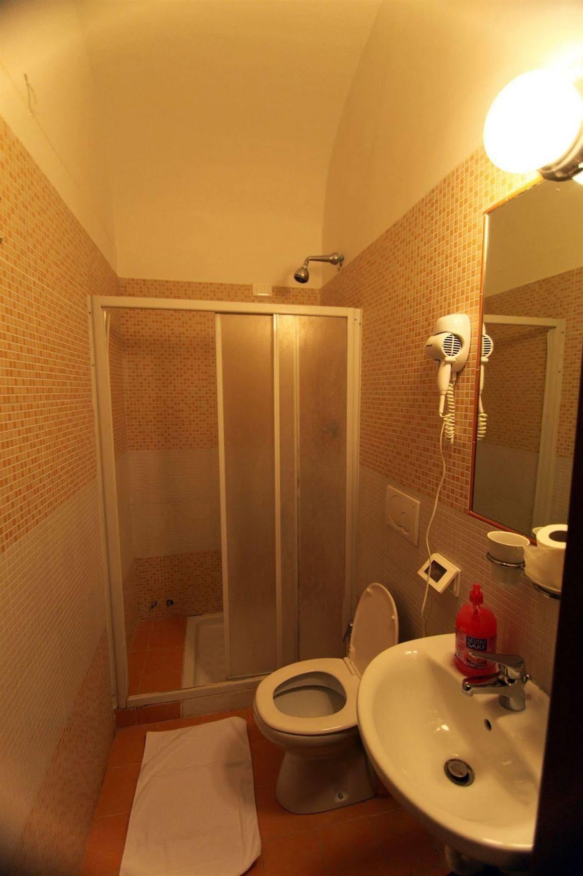 Hollywood Hotel 2*