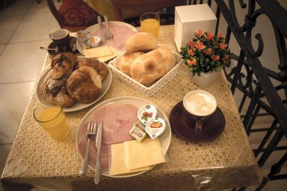 Hollywood Hotel 2*