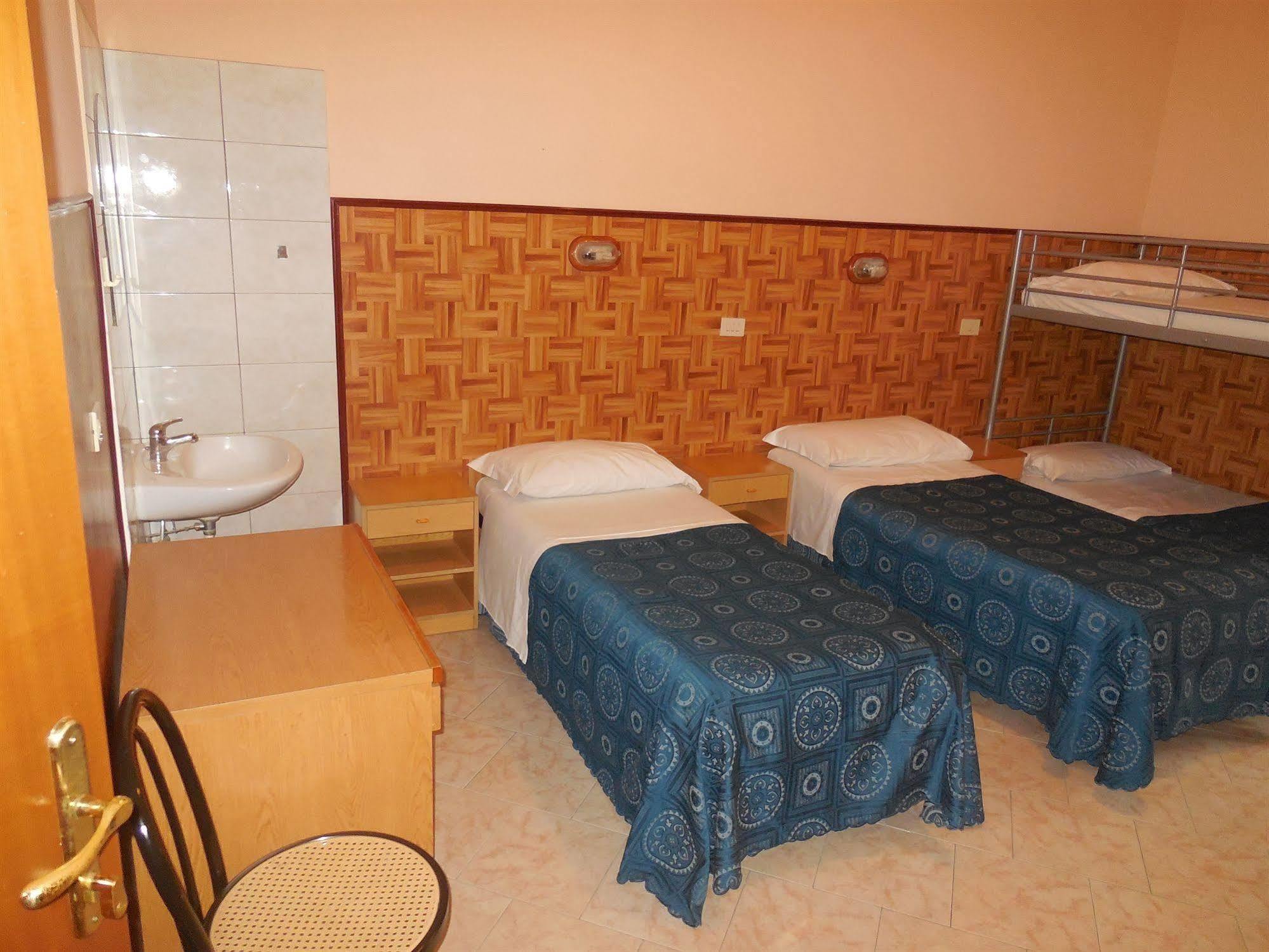 Cressy Hotel *