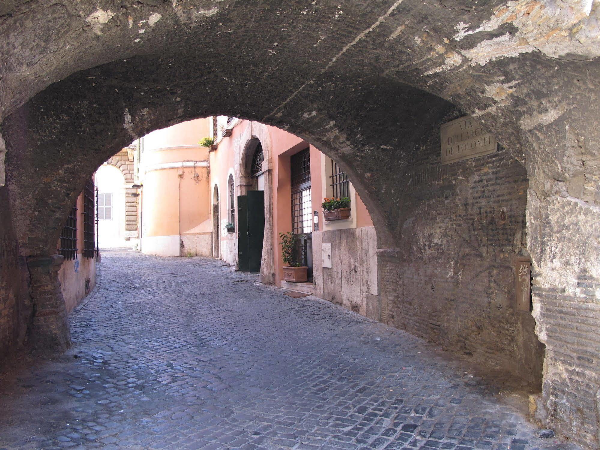 Arco Dei Tolomei 2*