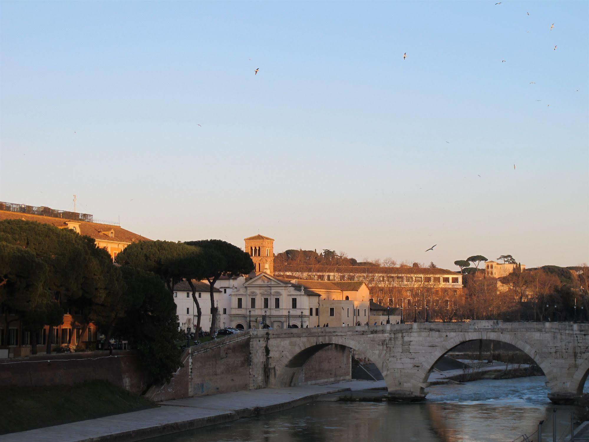 Arco Dei Tolomei Bed & Breakfast Roma