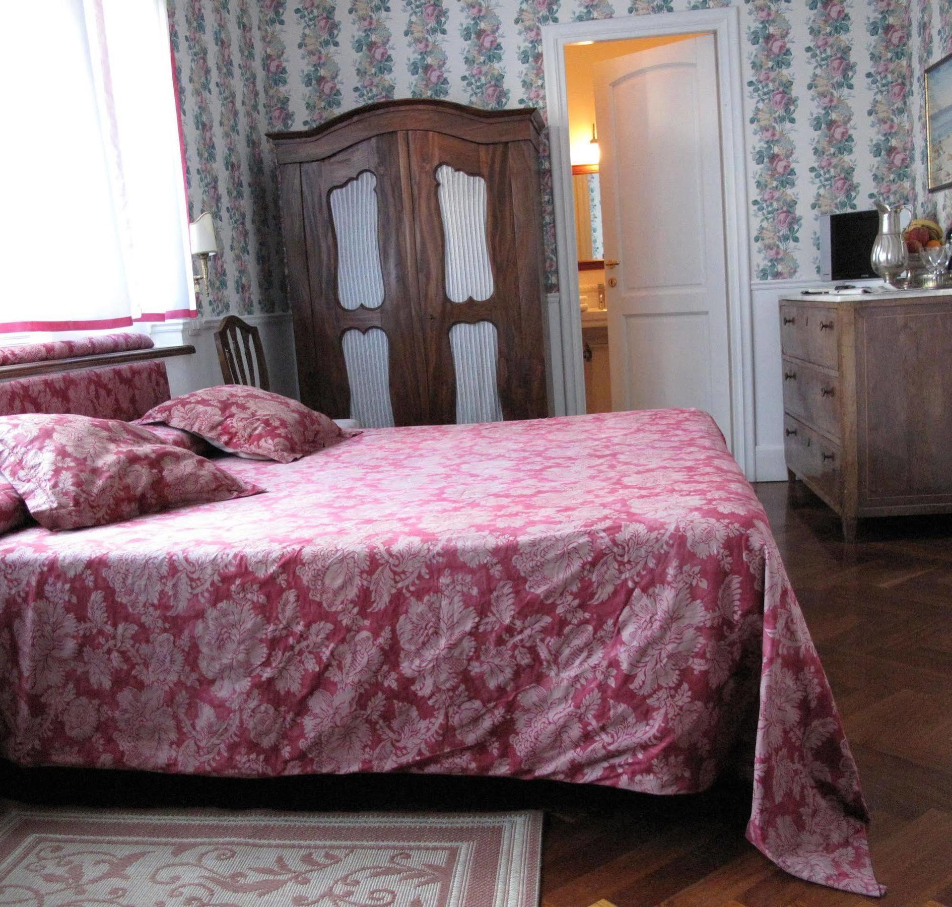 Arco Dei Tolomei Bed & Breakfast