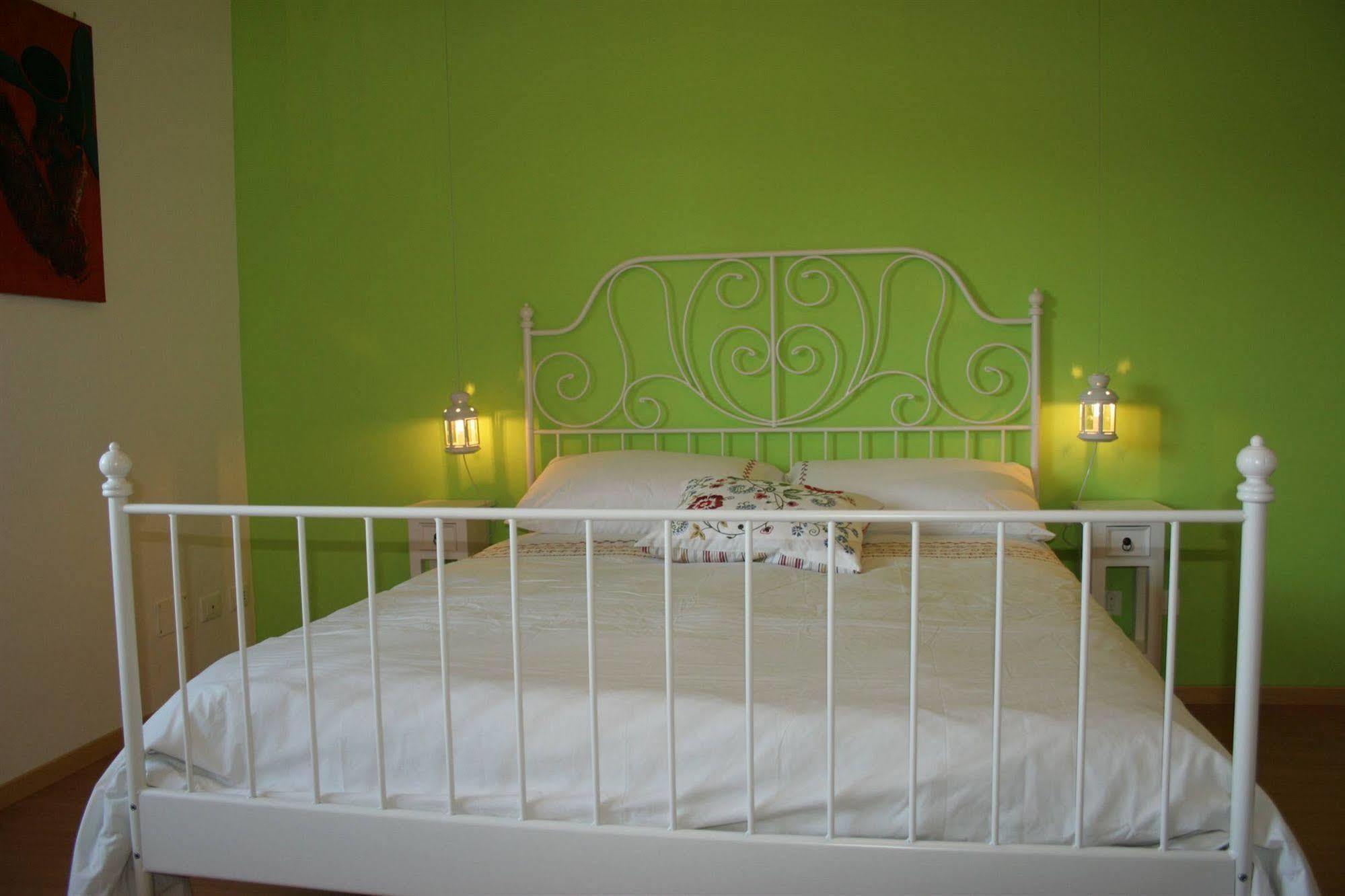 At Bed & Breakfast 2*
