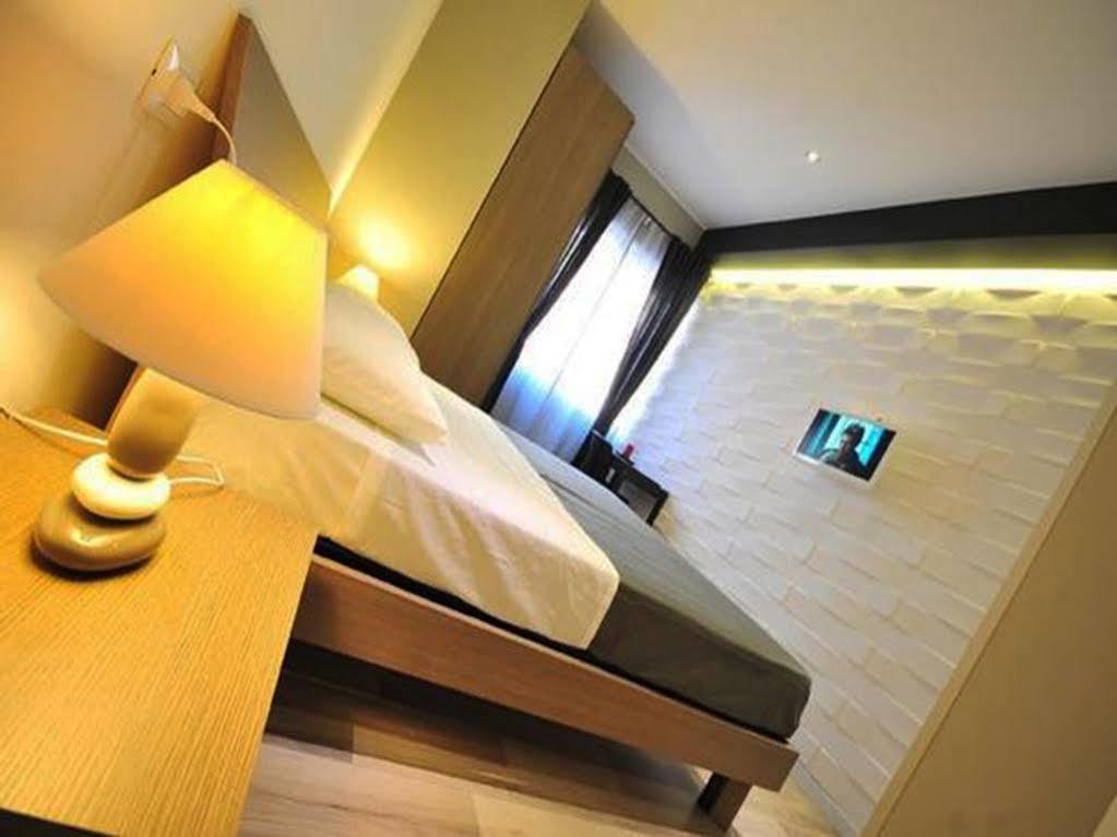 Living 2* Roma
