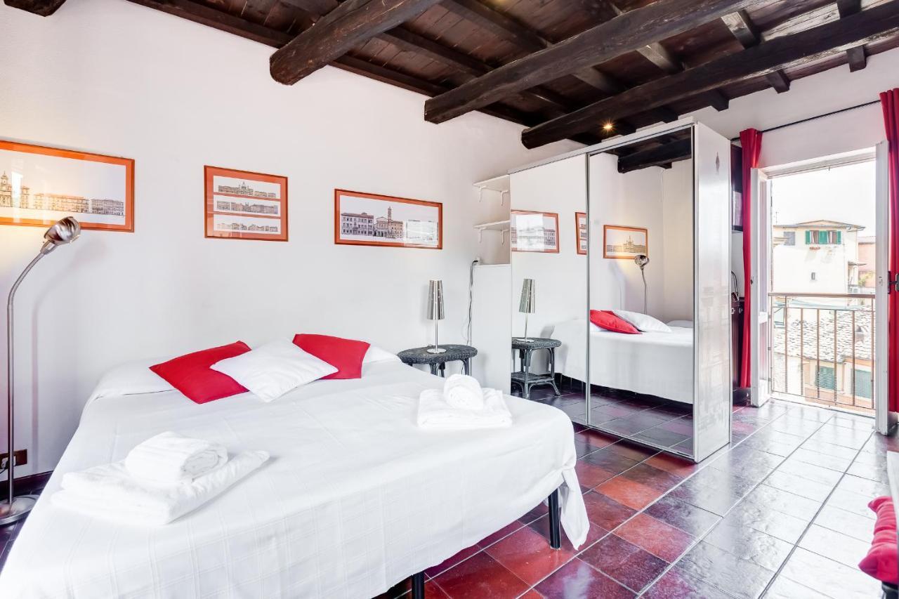 Romantic House With Terrace Roma