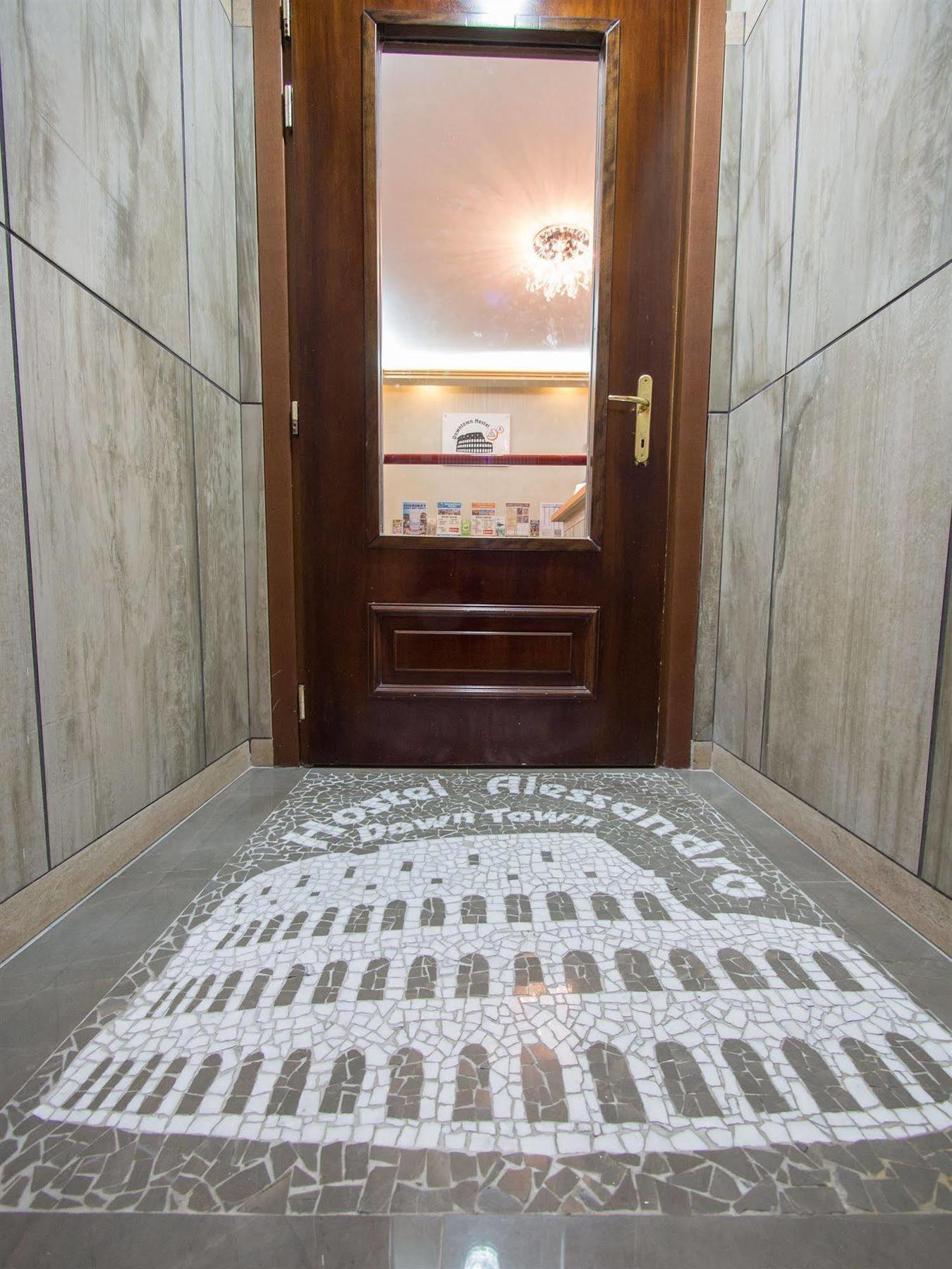 Hostal Alessandro Downtown & Bar *
