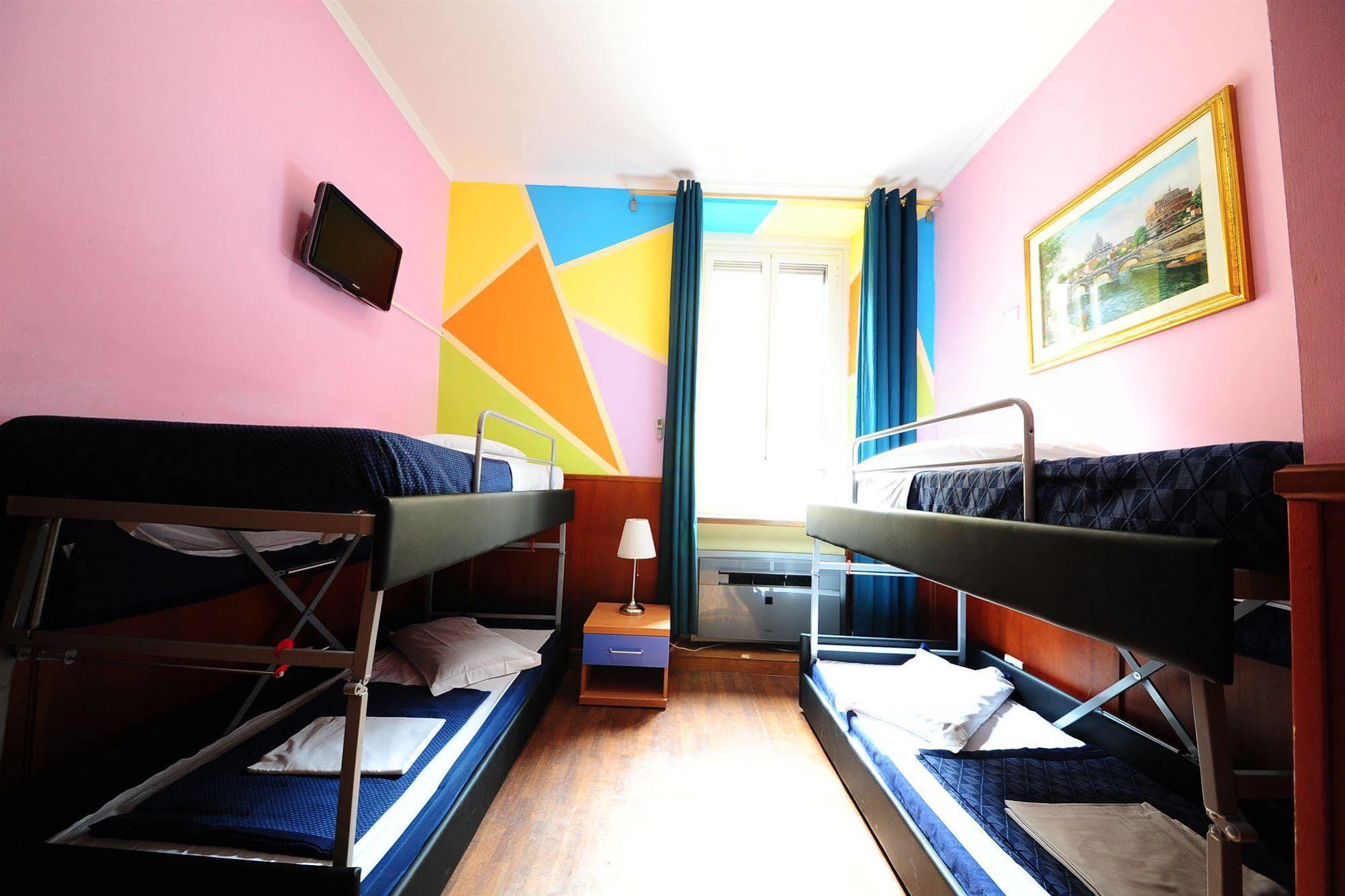 Alessandro Downtown & Bar Hostal *