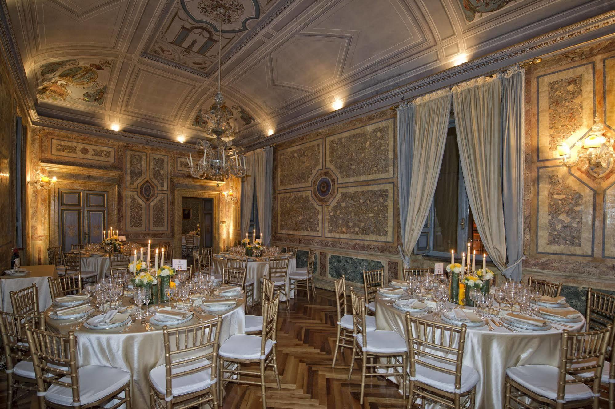 Residenza Ruspoli Bonaparte Acomodação com café da manhã  4*