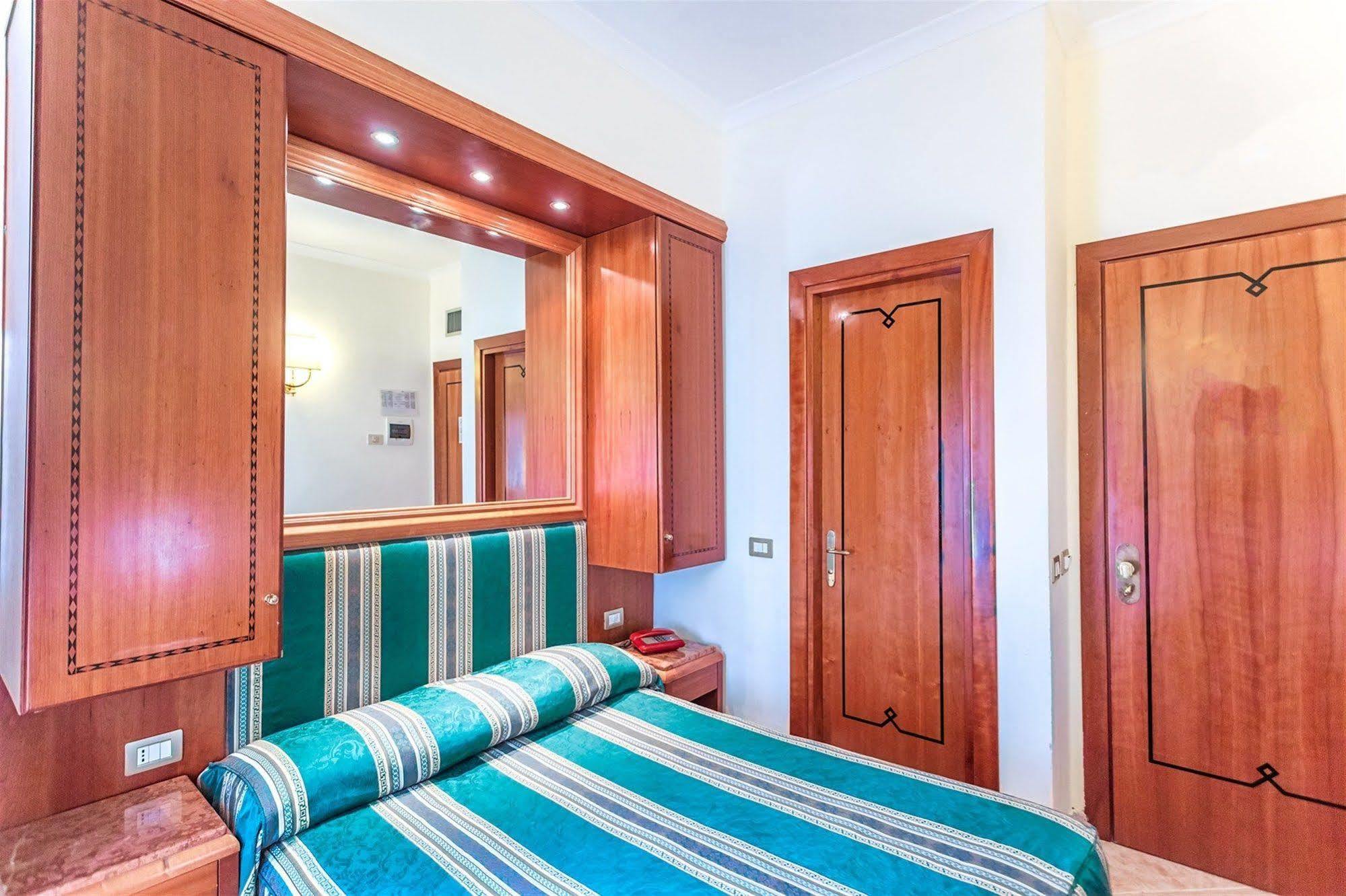 Raeli Floridia Hotel 3*