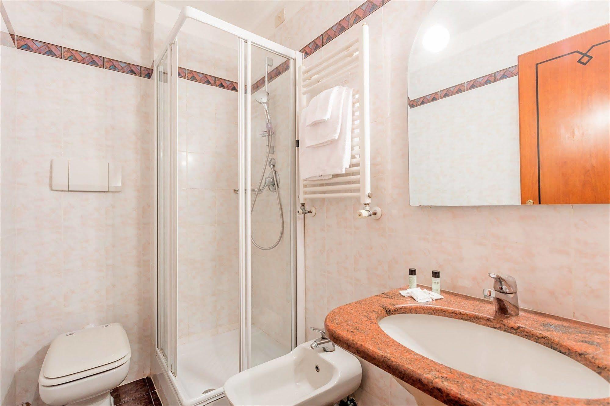 Raeli Floridia Hotel