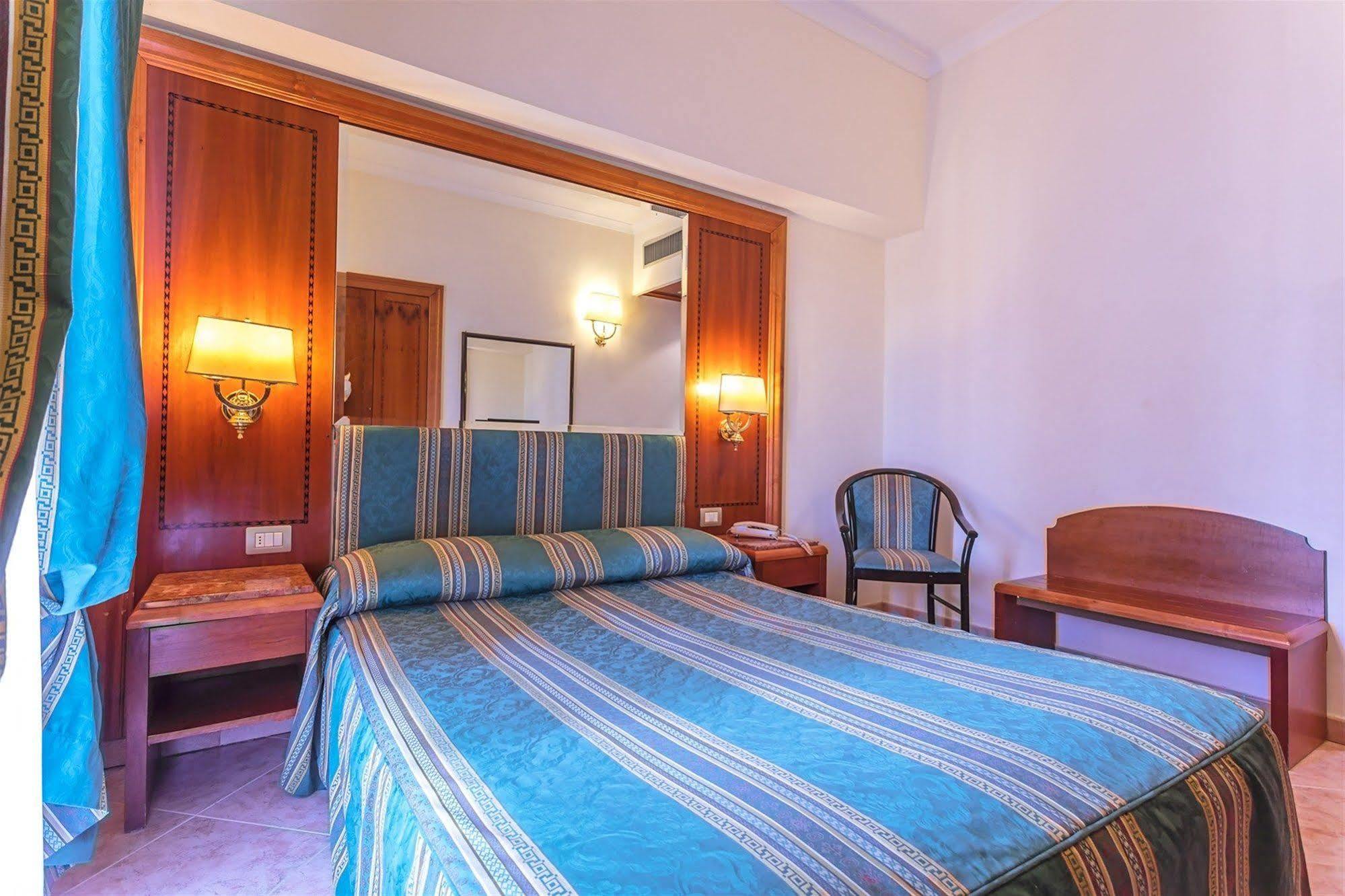 Raeli Floridia Hotel 3*
