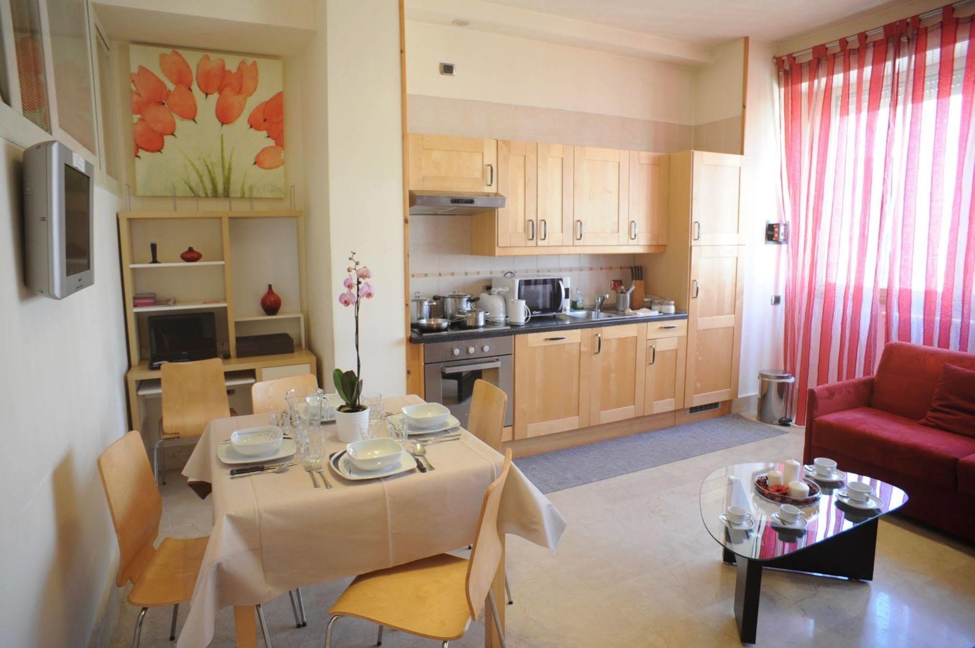 Lux Apartahotel