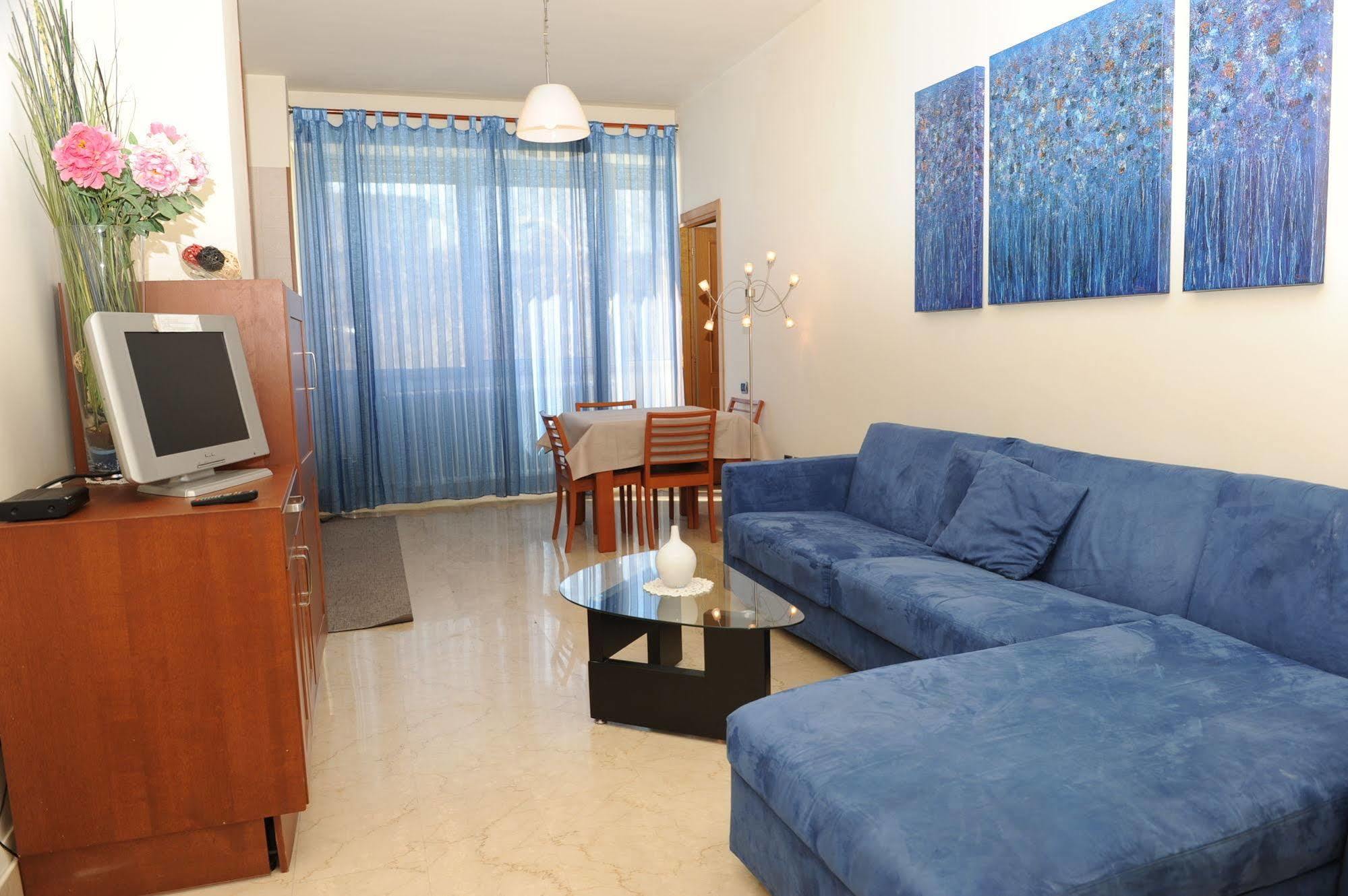 Lux Apartahotel