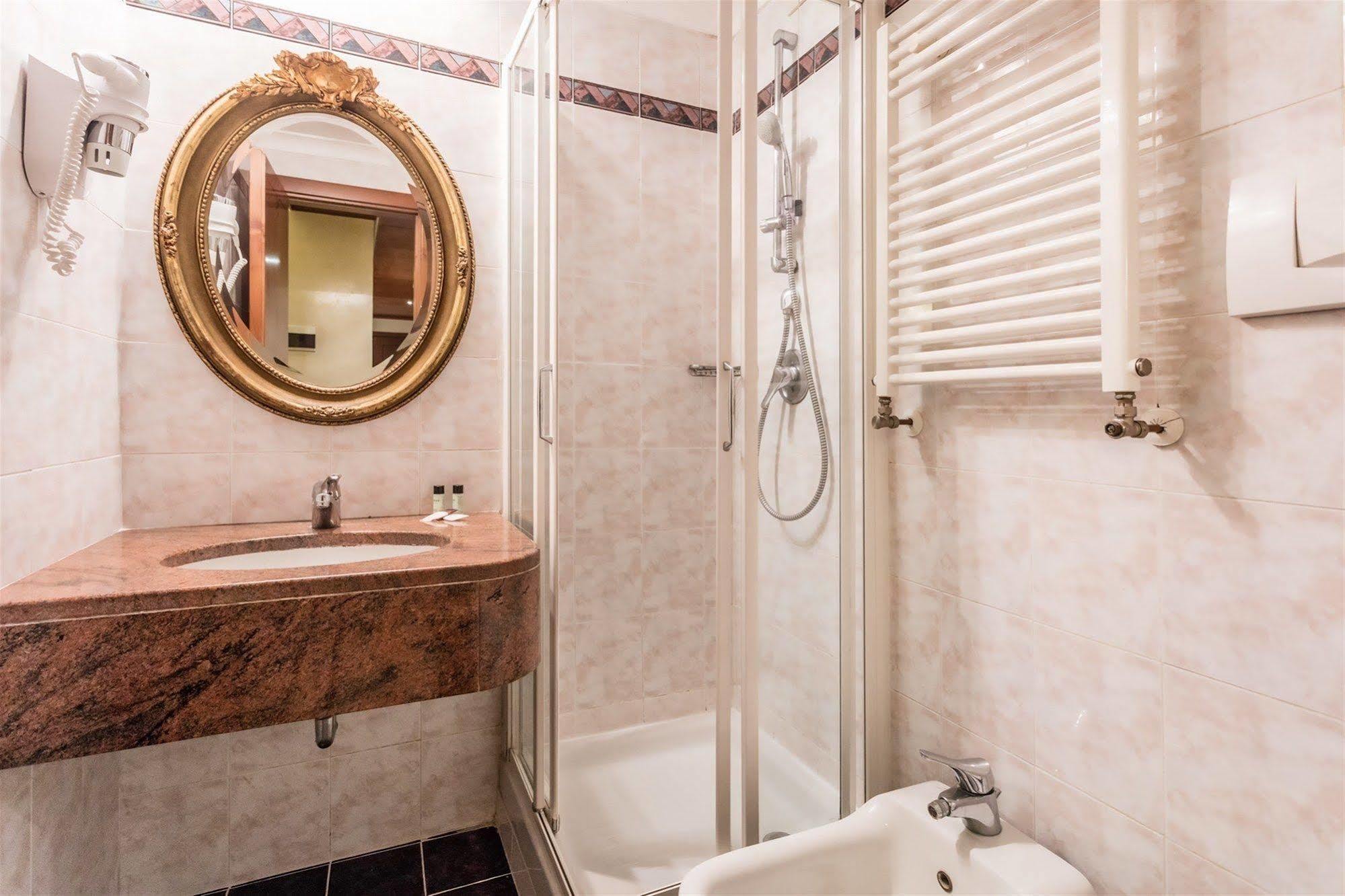 Hotell Raeli Archimede 4*