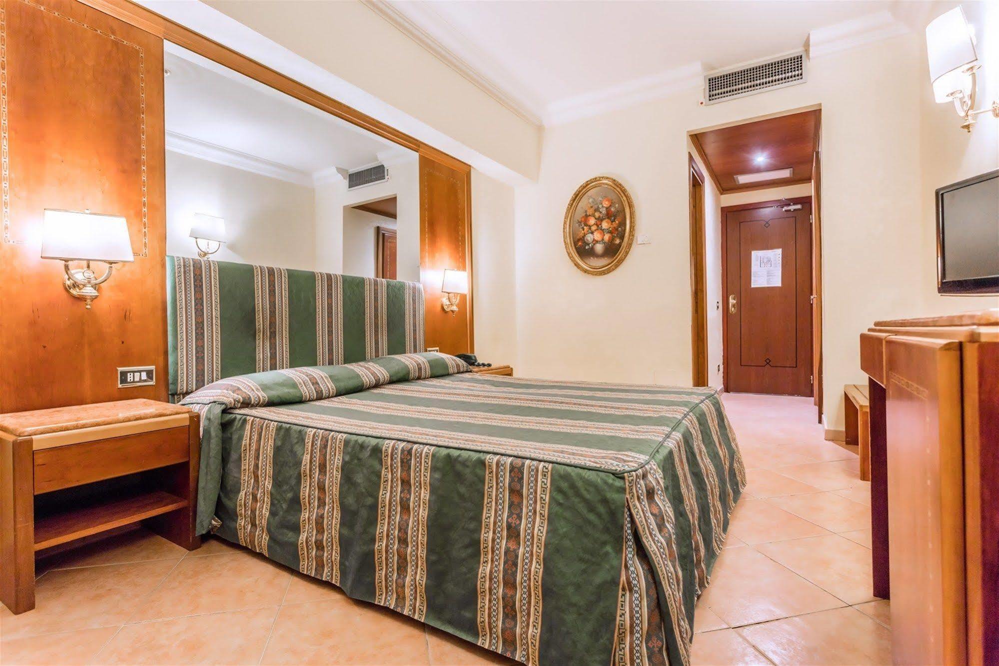 Raeli Archimede Hotell 4*