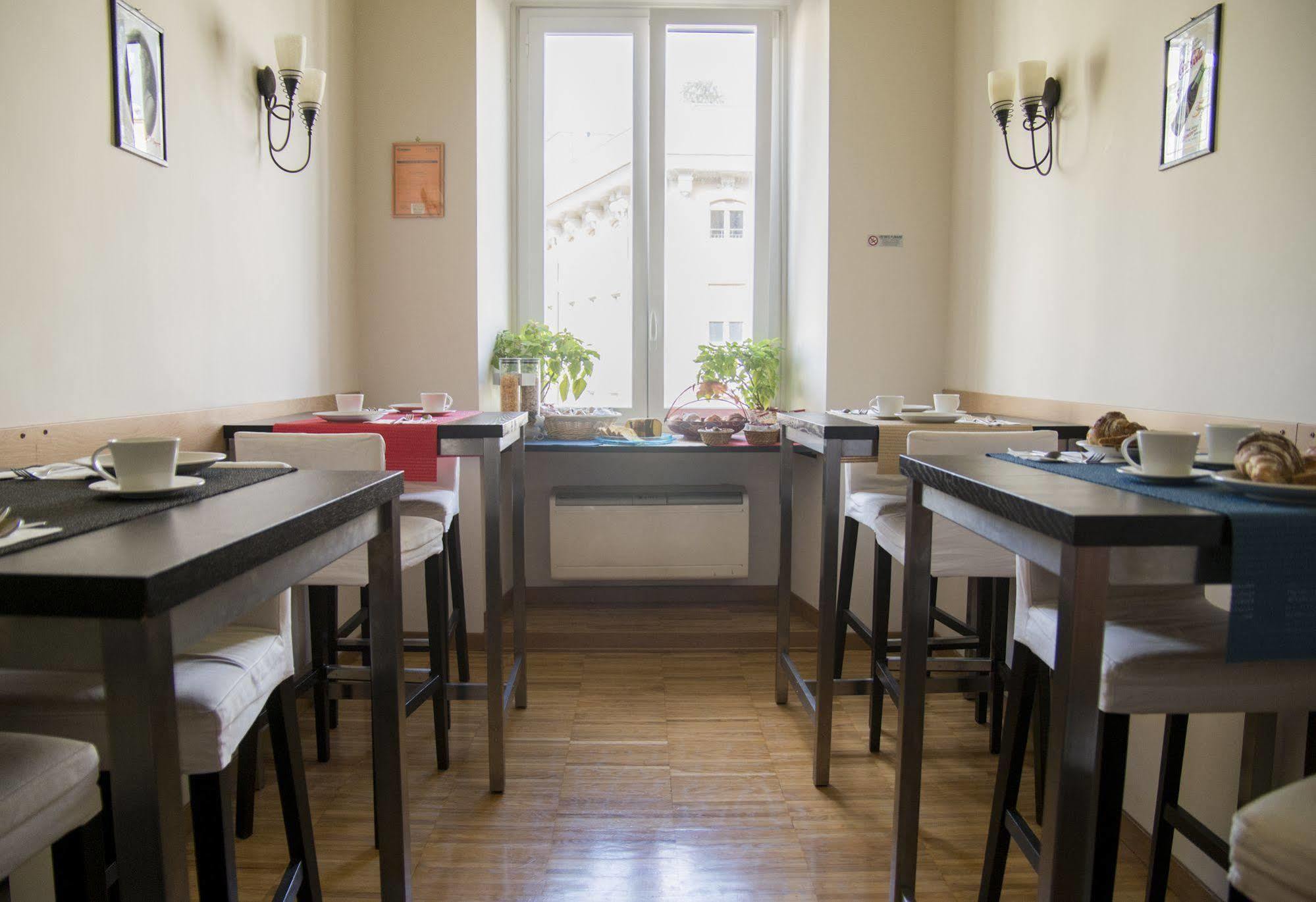 Sotto Il Sole Di Acomodação com café da manhã  2*
