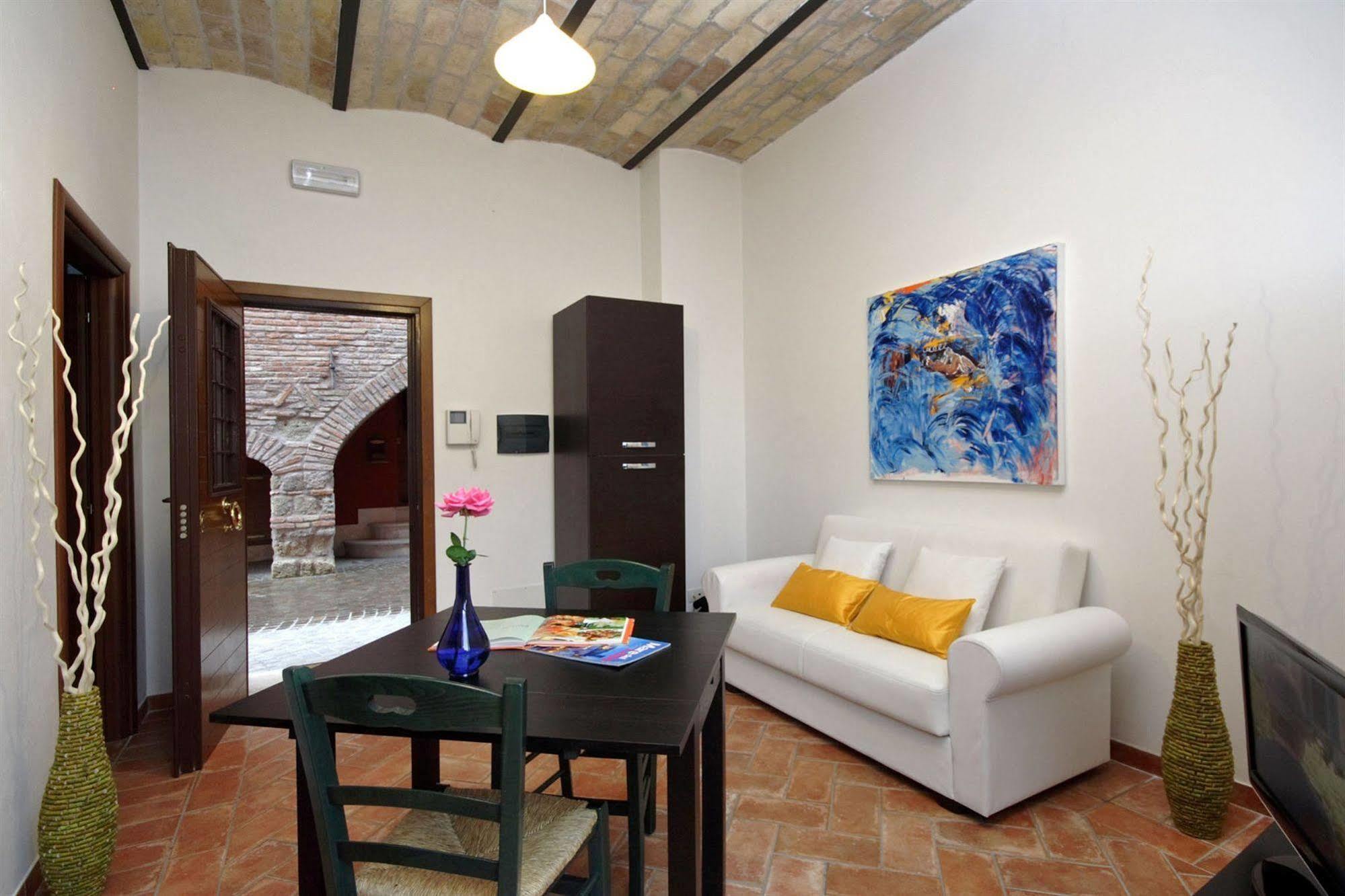 Borgo Papareschi Aparthotel 2*