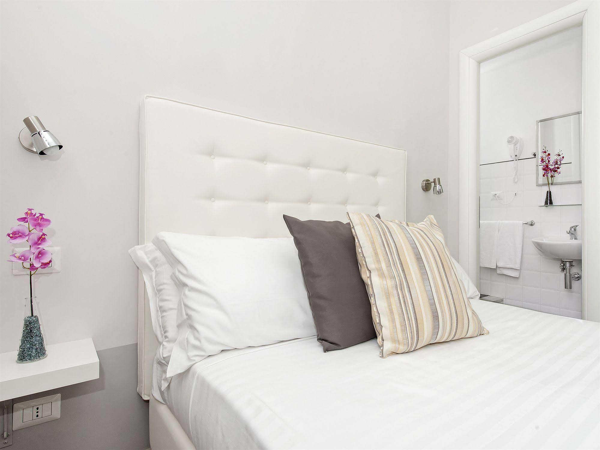 White Colosseo Bed & Breakfast 2*