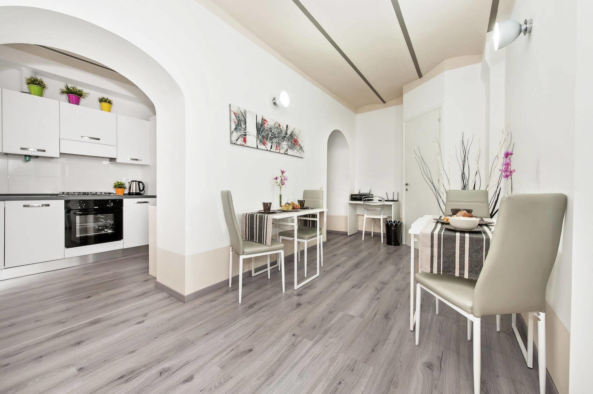 White Colosseo Bed & Breakfast 2*