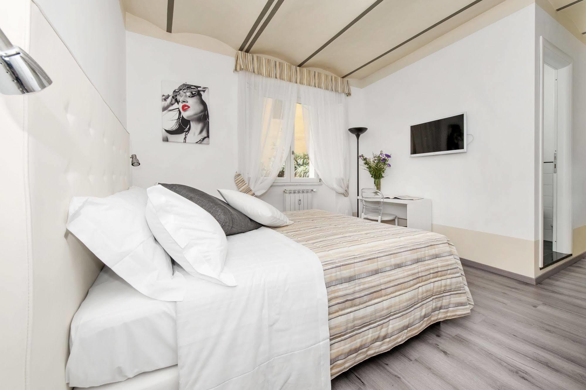 White Colosseo Bed & Breakfast 2*