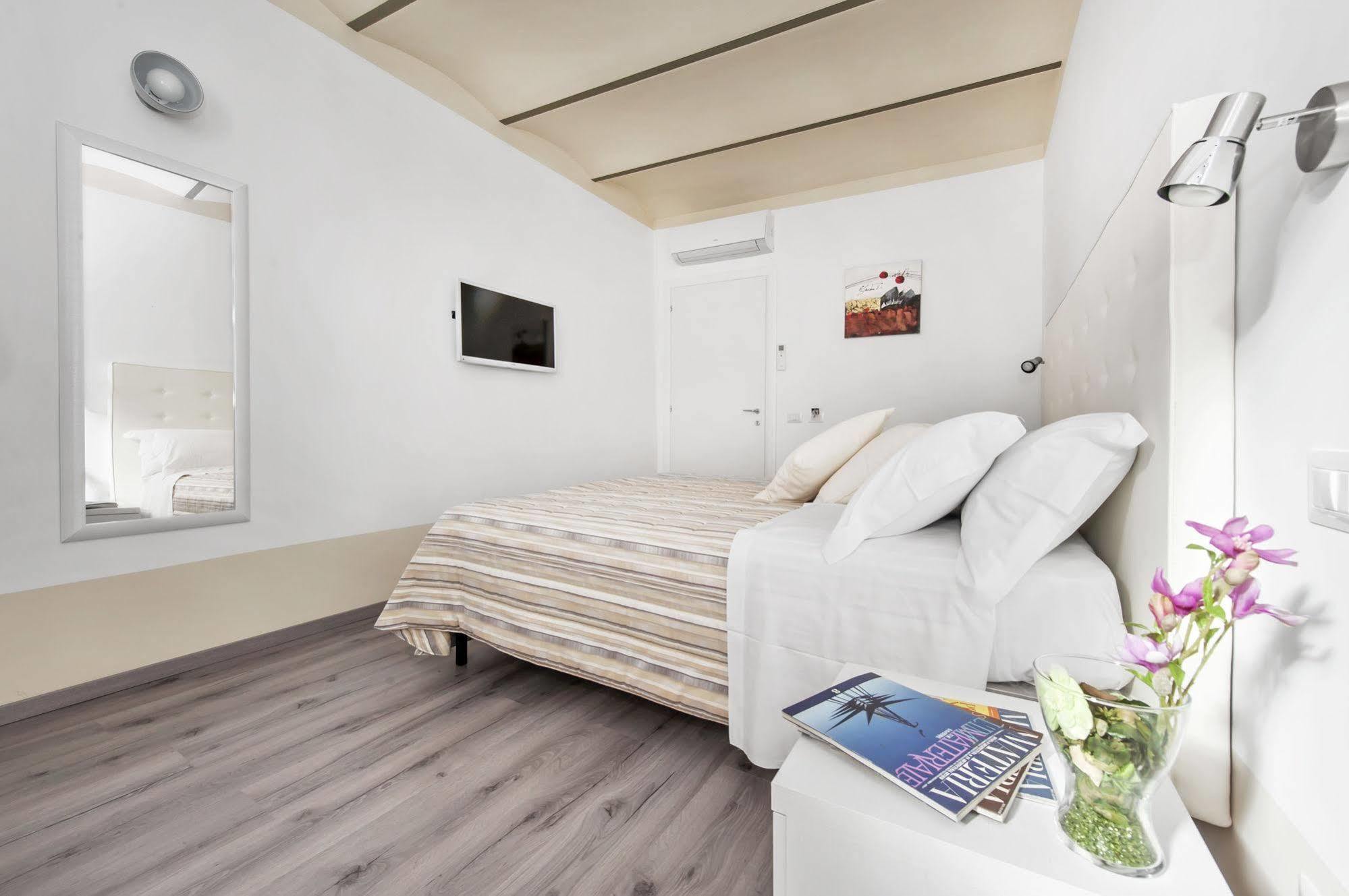 White Colosseo Bed & Breakfast