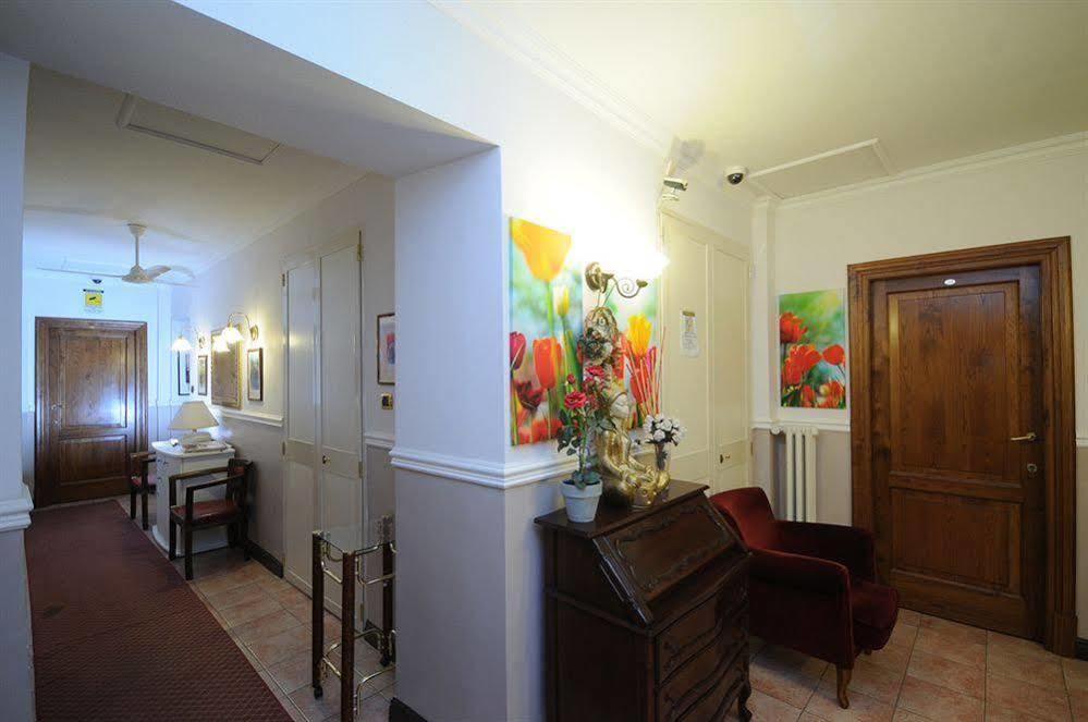 Sweet Hotel