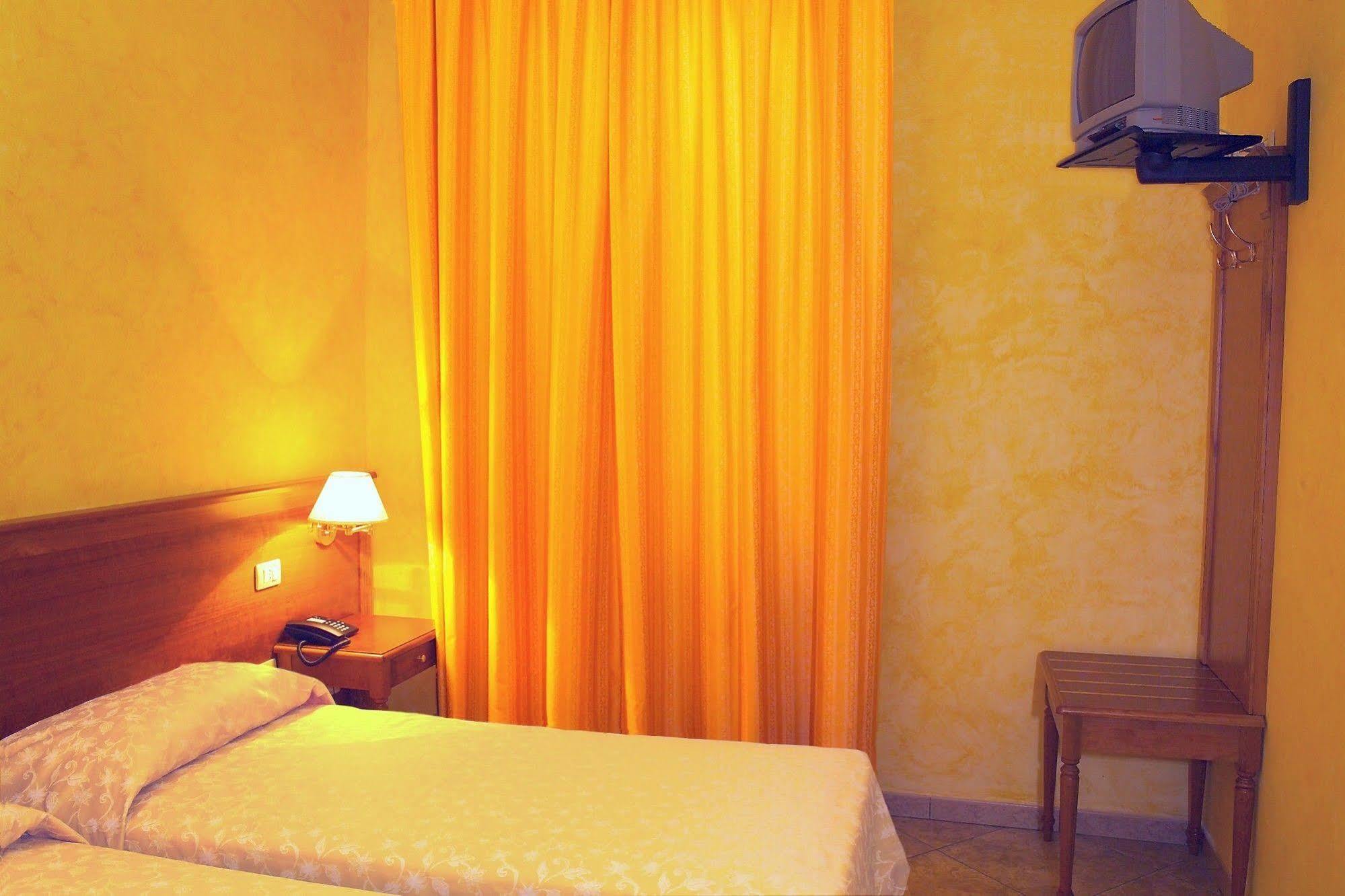 Hotel Kriss 3*