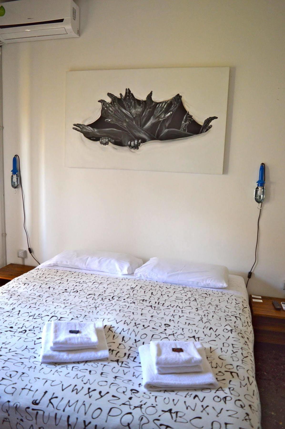 Bed & Breakfast Art & Industry
