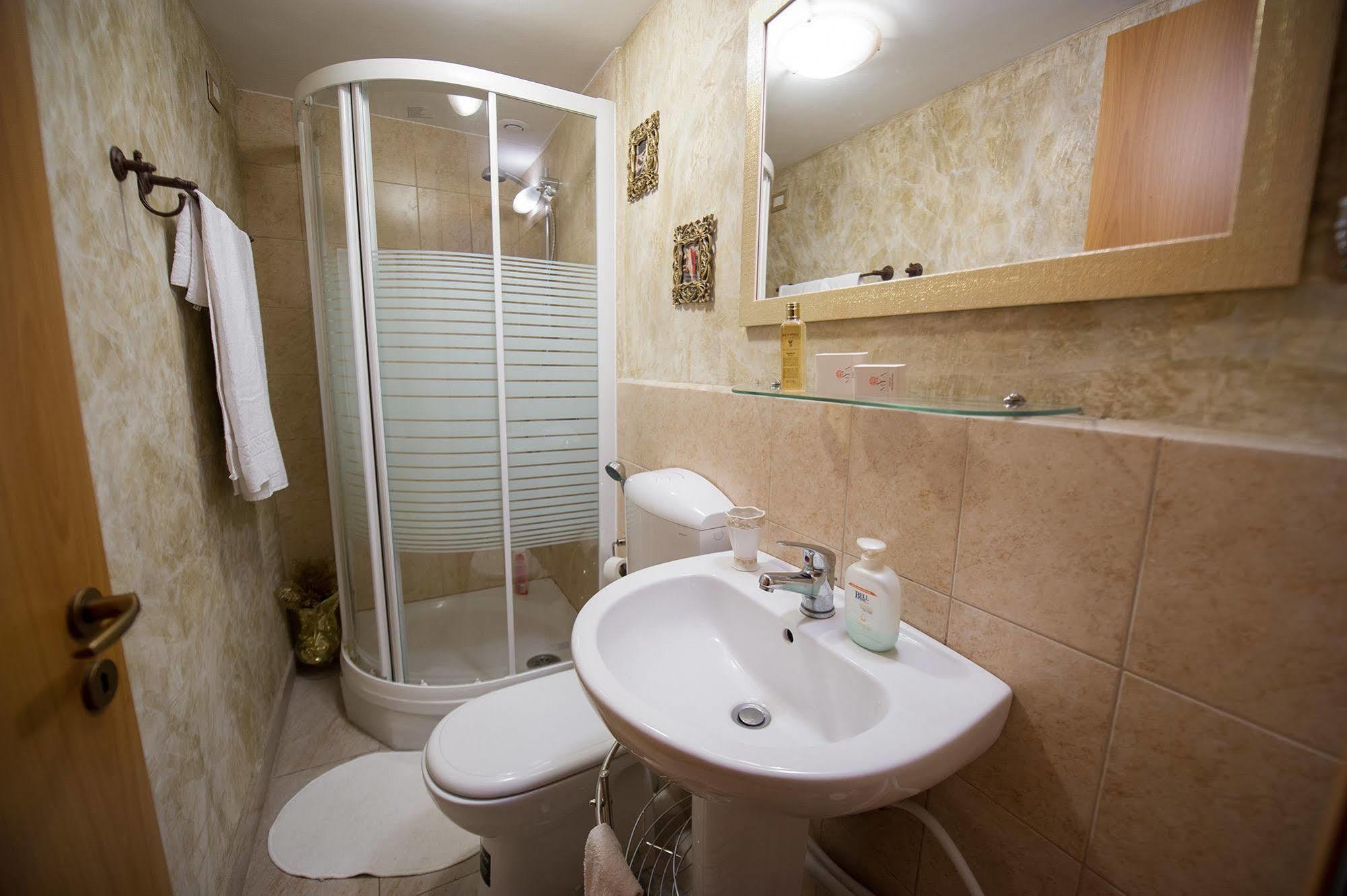 Art Domus Reale Bed & Breakfast 2*