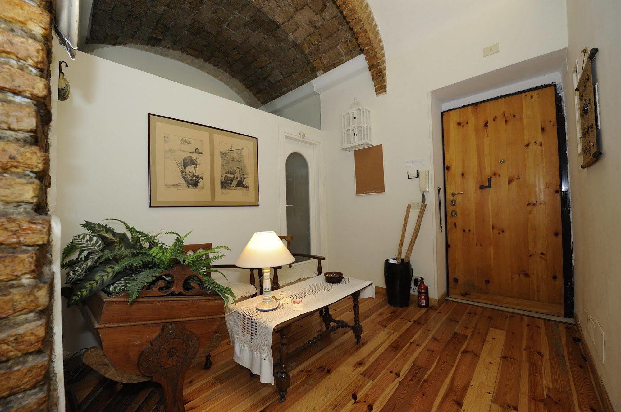 Chain Gallienus Guest house