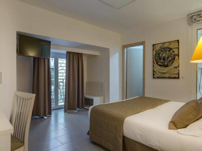 Hotel Trevi