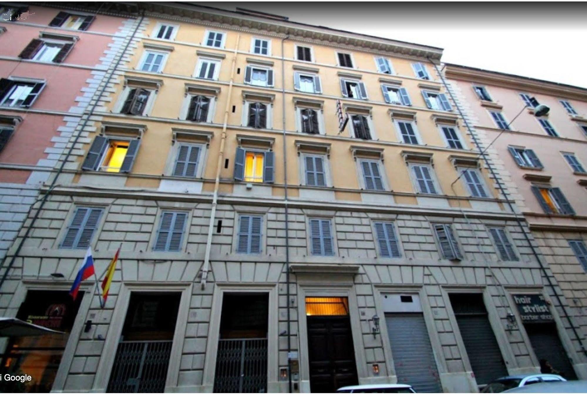 Sandra Hotel *
