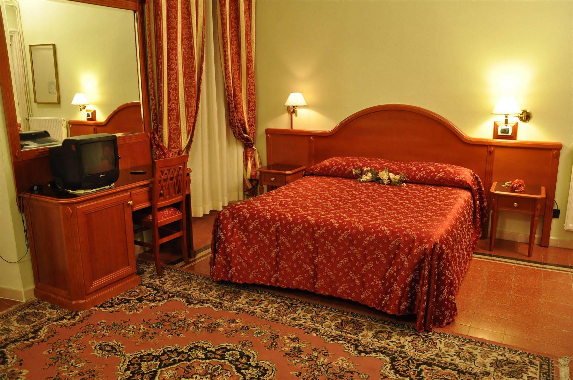 Hotel Sandra *