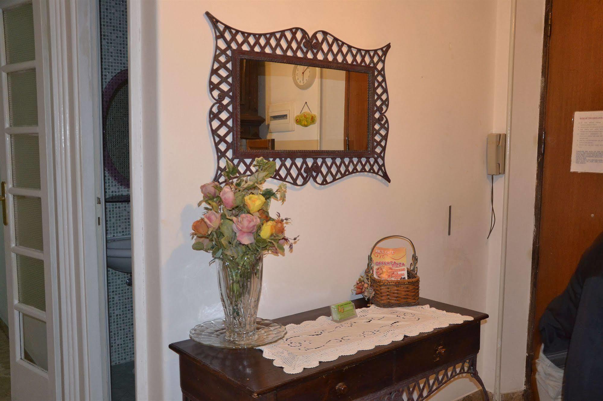 Lucky House Hotell 2*