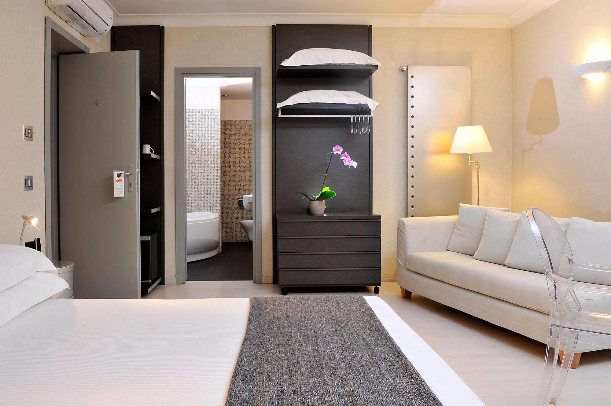 Pantheon Guest house 2*
