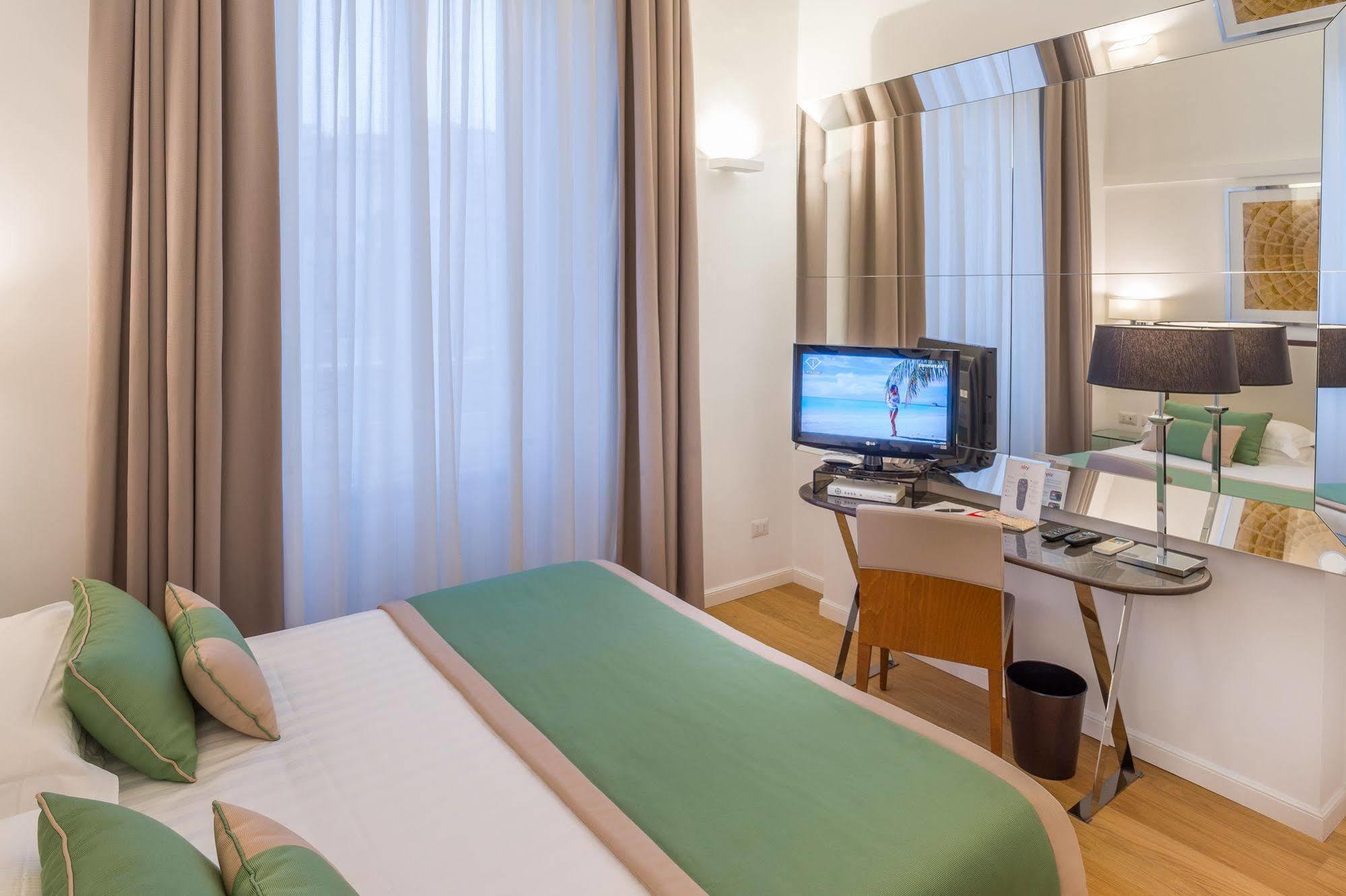 Les Diamants Spanish Steps Hotell 2*