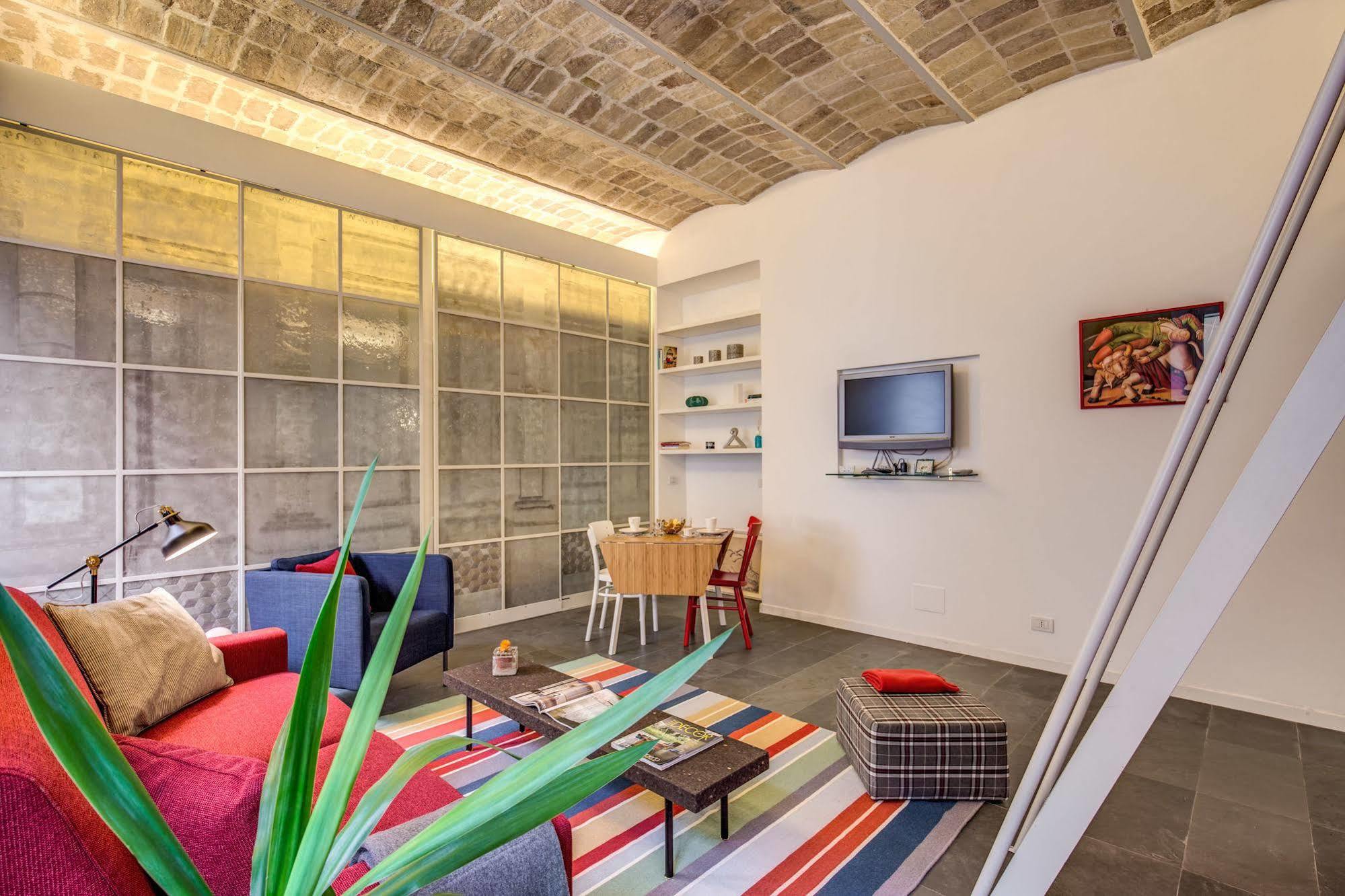 Colosseo Red Design *