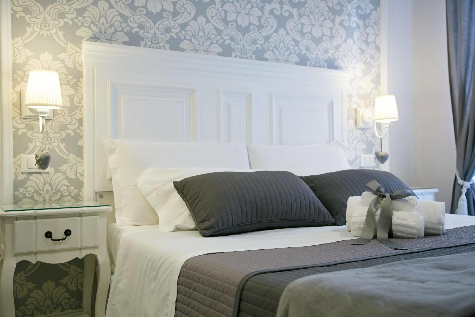 Charme & Chic Bed & Breakfast