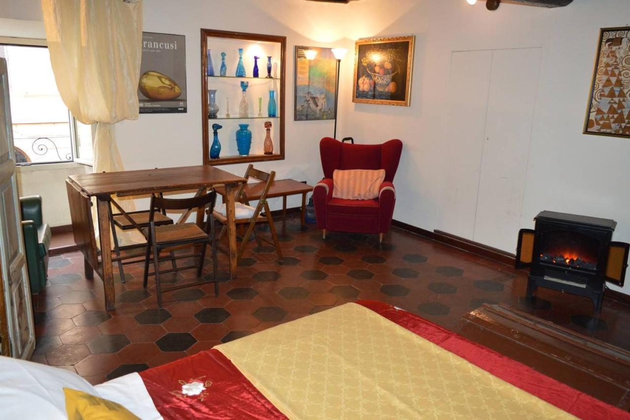 Via Degli Zingari *