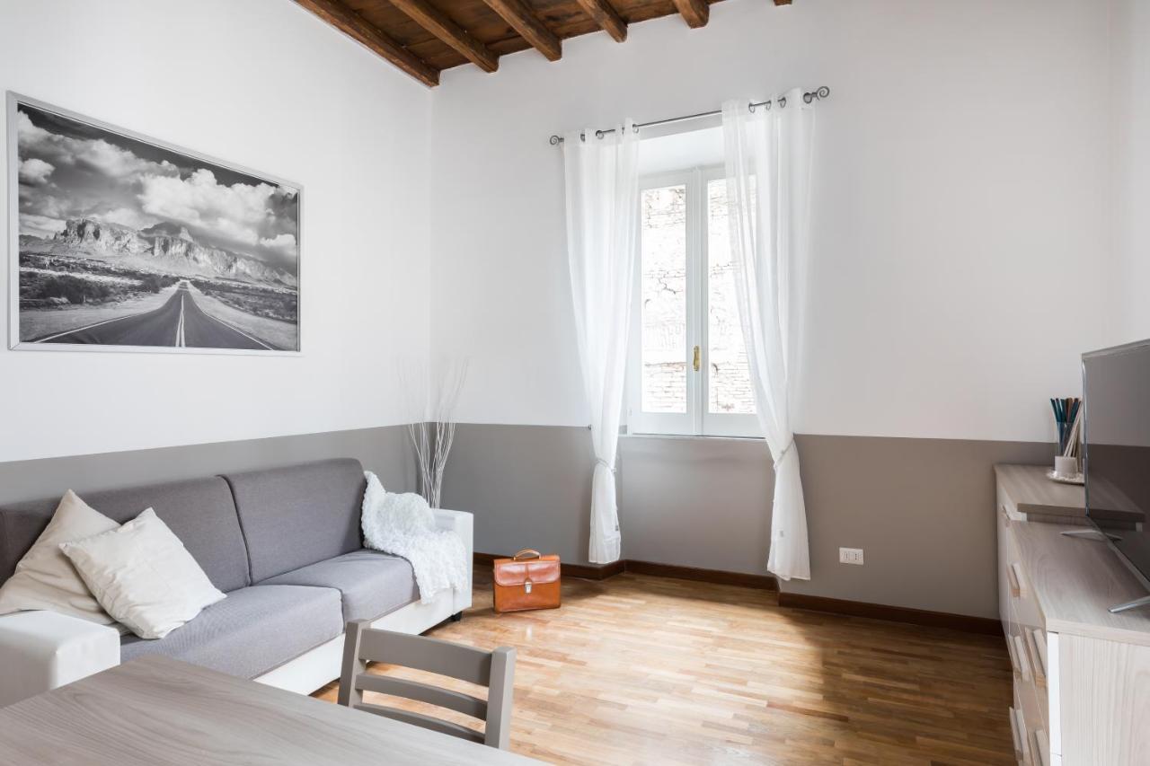 A World Aparts - 105 Pellegrino Apartment Rom