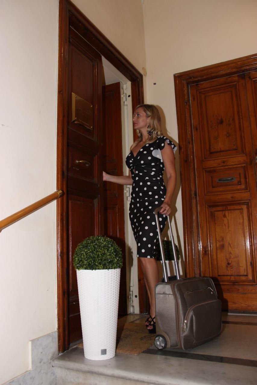 Bed and breakfast Dimora Frattina Roma