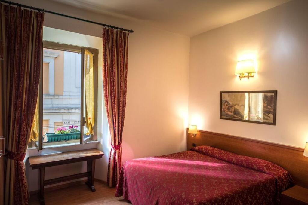 Domus Appia 154 Bed and breakfast 2*