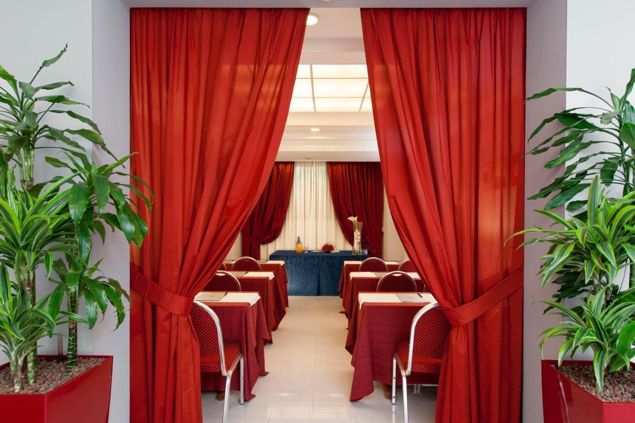 Quality Rouge Et Noir Roma