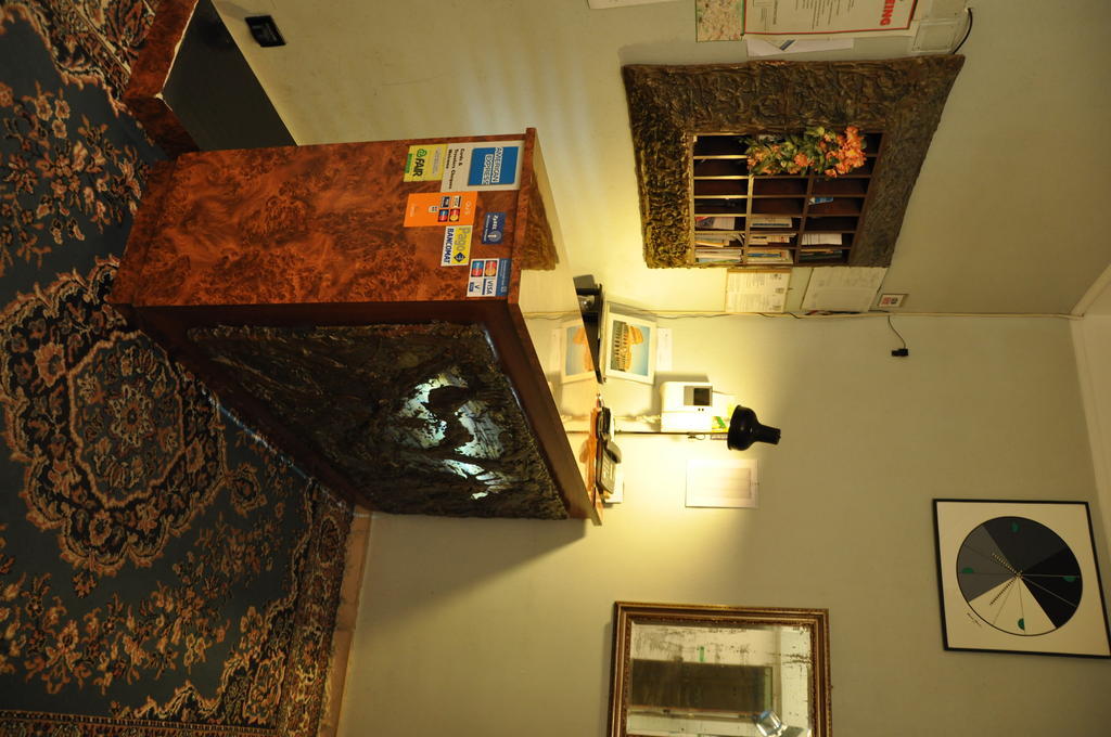 Sandra Hotel