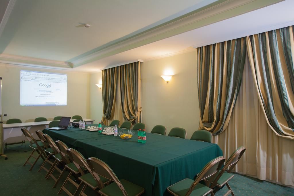 Hotel Ateneo Garden Palace 4*